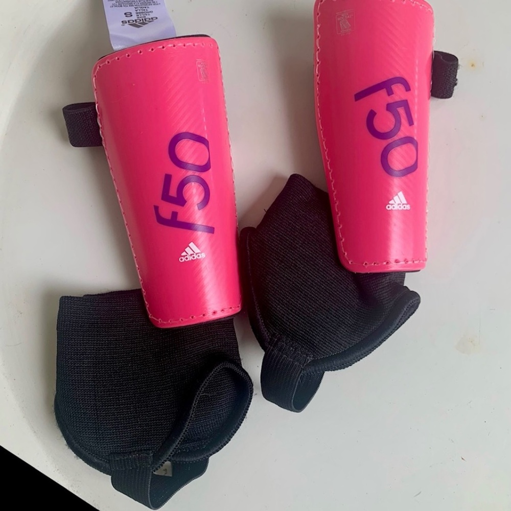 3/$45 ⭐️ ADIDAS Junior Shin Pads with ankle sock SIZE S (NEW)